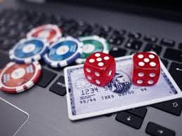 Giao diện casino trực tuyến ok365 vip với bàn baccarat và dealer trực tiếp